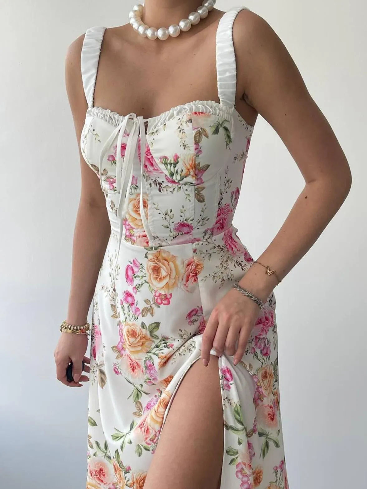 Flower Yırtmaç Detaylı Çiçekli Elbise