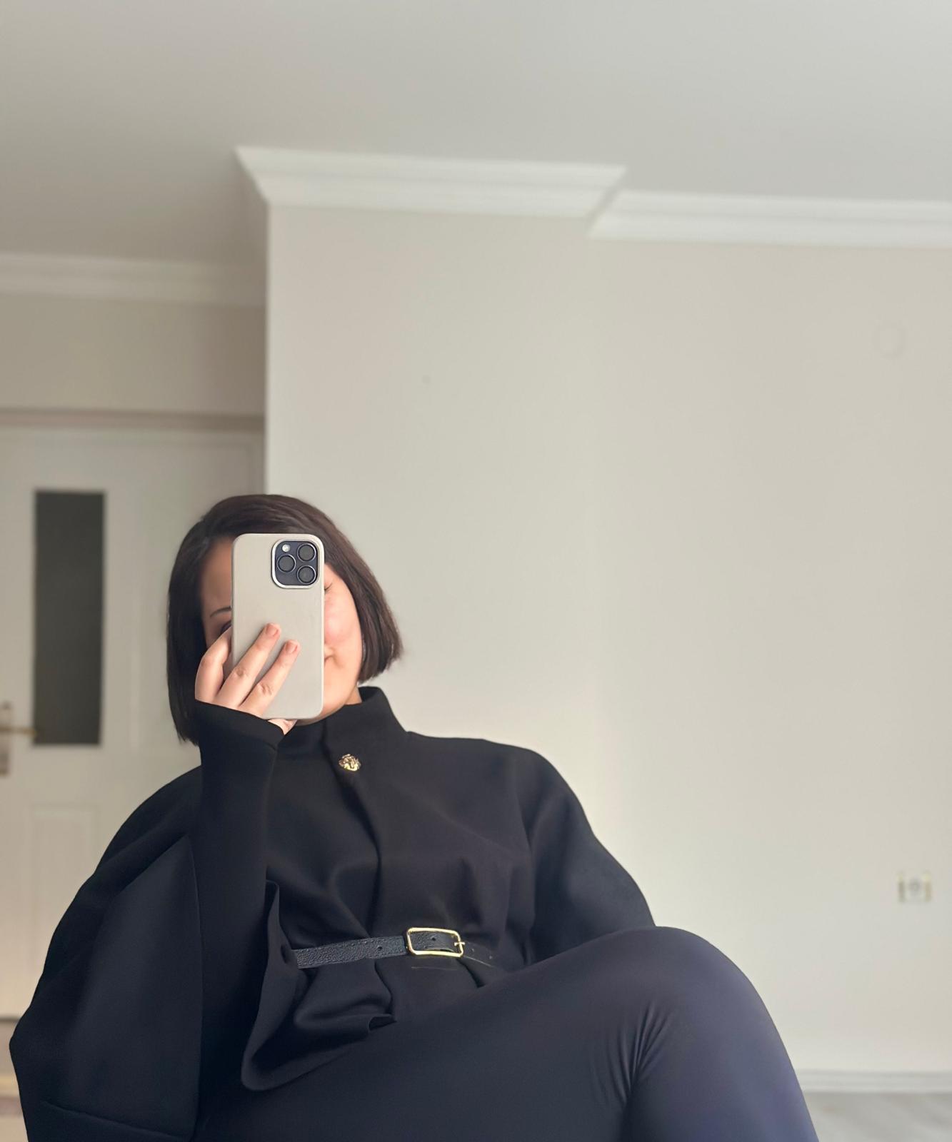 Gold Düğme Detaylı Kemerli Panço Siyah